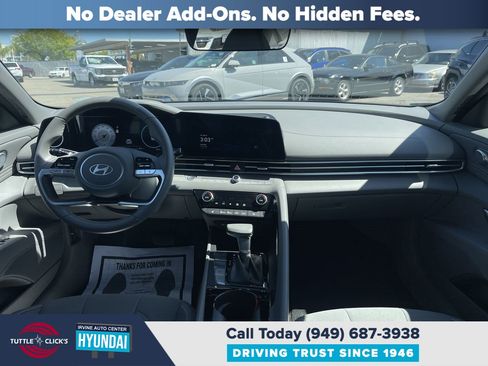 Certified 2025 Hyundai Elantra SEL FWD image 12