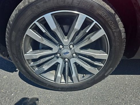 Used 2018 Ford Explorer Platinum AWD/4WD image 40