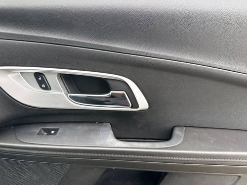 Used 2013 Chevrolet Equinox LS image 18