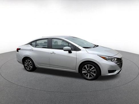 Used 2025 Nissan Versa SV FWD image 2