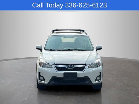 Used 2017 Subaru Crosstrek 2.0i Premium w/ Moonroof Package AWD/4WD image 5