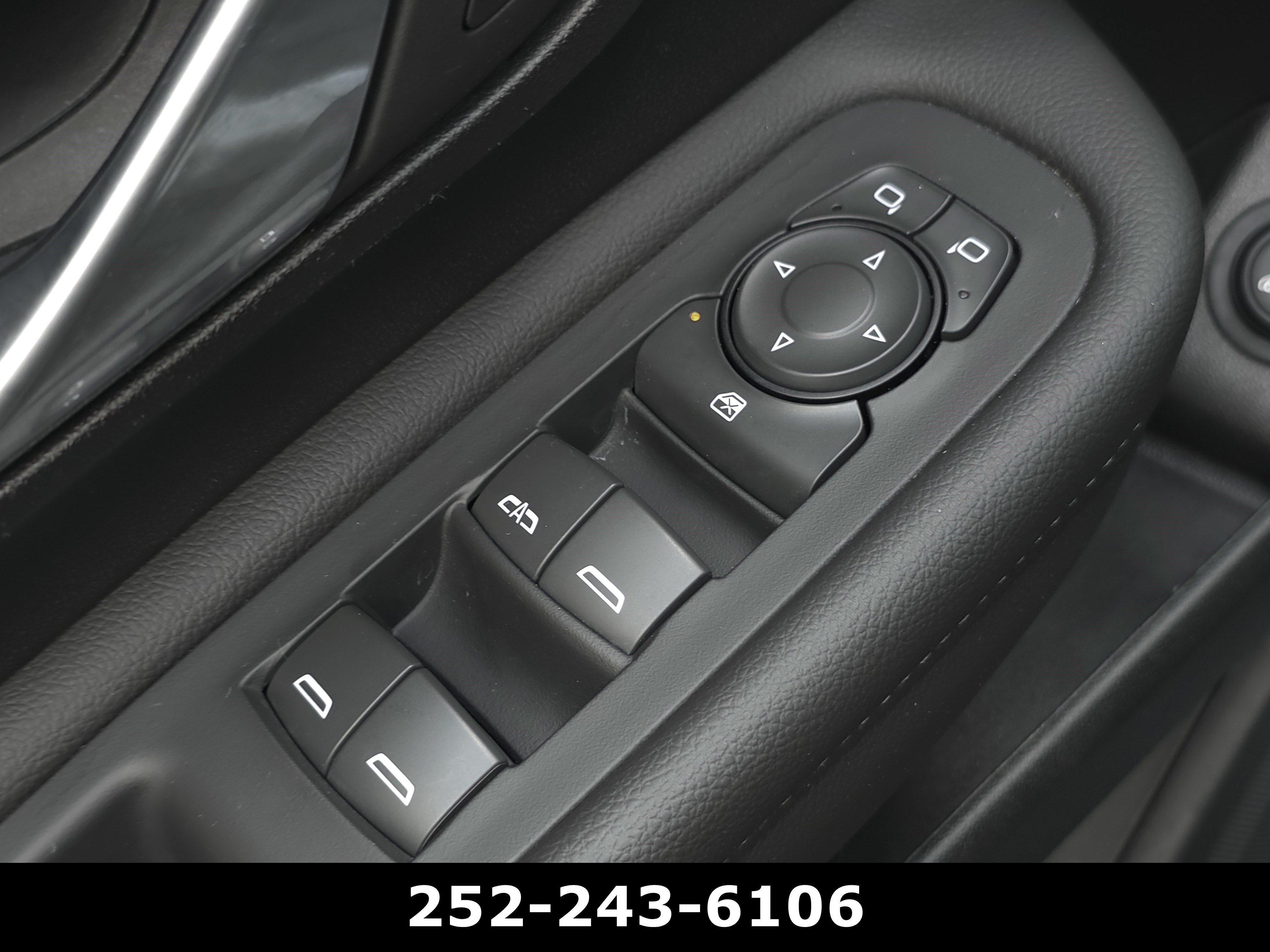 Used 2023 GMC Terrain SLT w/ Tech Package AWD/4WD image 29