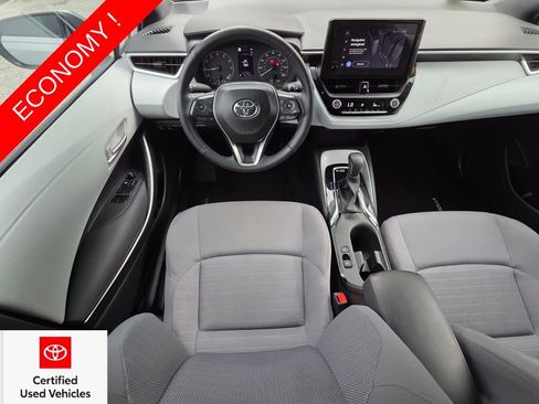 Certified 2025 Toyota Corolla SE FWD image 6