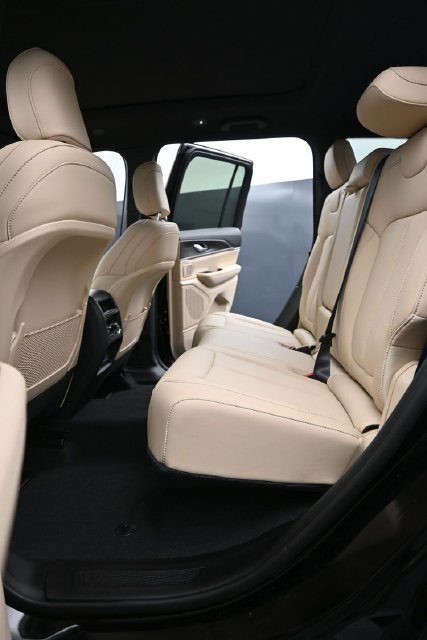 New 2026 Jeep Grand Cherokee Limited w/ Luxury Tech Group II AWD/4WD image 10