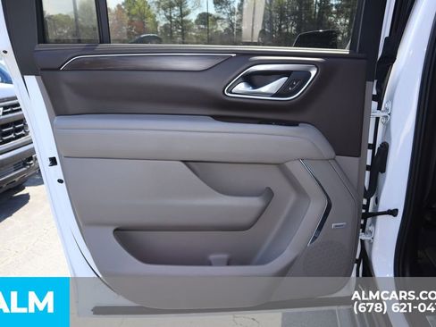 Used 2024 Chevrolet Suburban LT RWD image 21