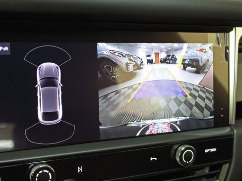 Used 2025 Porsche Macan image 26