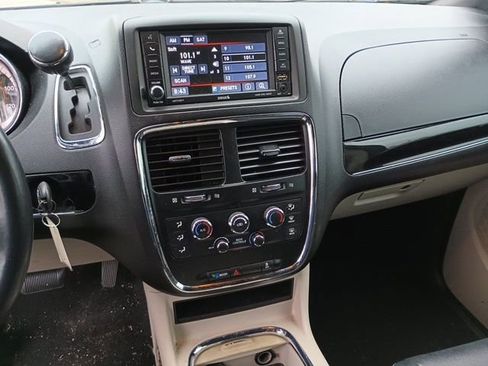 Certified 2019 Dodge Grand Caravan SXT image 12