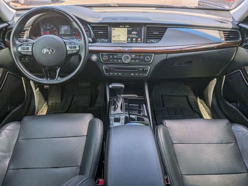 Used 2017 Kia Cadenza Premium w/ Luxury Package FWD image 14