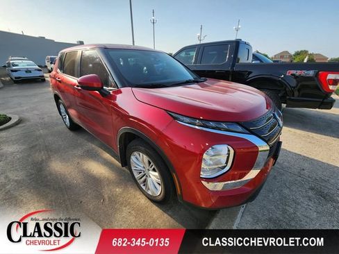 Used 2023 Mitsubishi Outlander ES FWD image 1