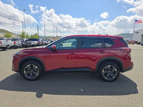 Used 2025 Nissan Rogue SV AWD/4WD image 2