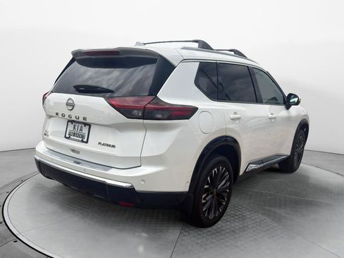 Used 2025 Nissan Rogue Platinum FWD image 3
