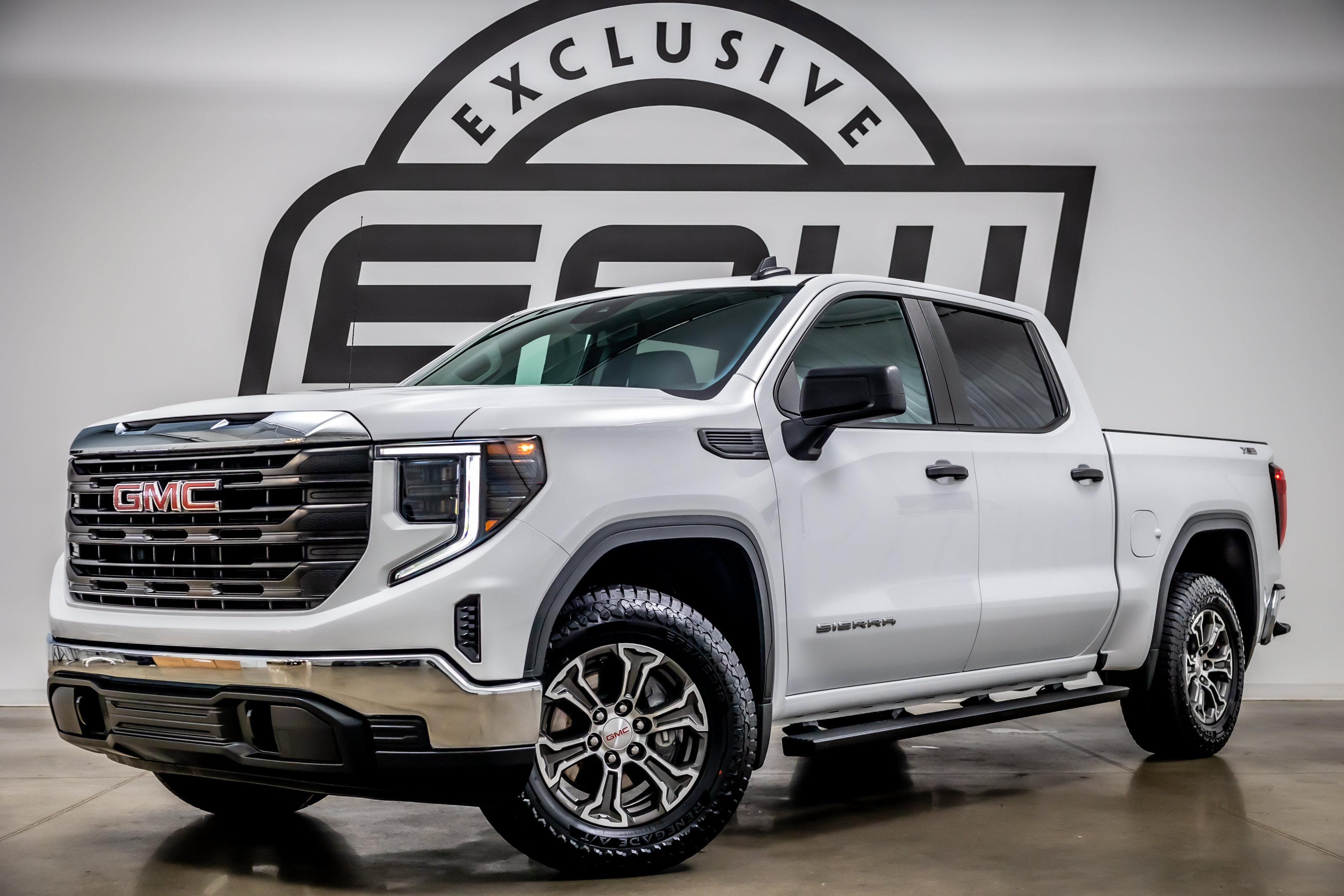 Used 2025 GMC Sierra 1500 Pro w/ Pro Value Package AWD/4WD image 1