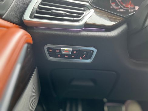 Used 2019 BMW X5 xDrive50i w/ M Sport Package image 24