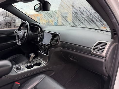 Used 2021 Jeep Grand Cherokee Limited AWD/4WD image 16