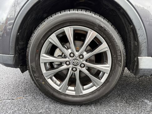 Used 2018 Toyota RAV4 Limited image 11