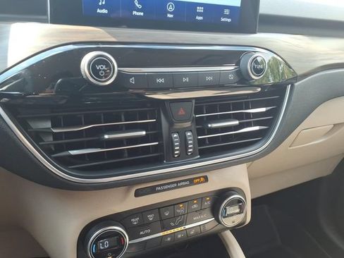 Certified 2020 Ford Escape Titanium AWD/4WD image 19