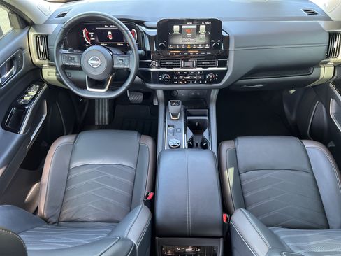 Certified 2023 Nissan Pathfinder Platinum AWD/4WD image 18