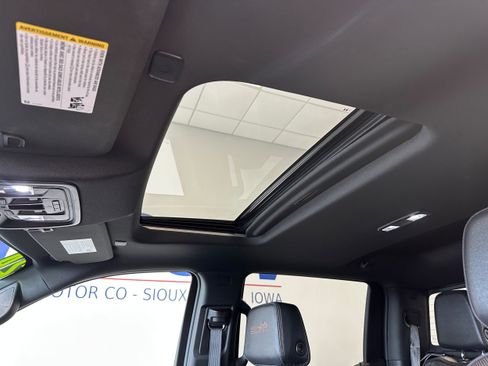 Used 2024 Chevrolet Silverado 1500 High Country AWD/4WD image 18