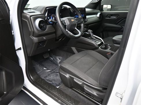 Used 2024 Chevrolet Colorado LT w/ LT Convenience Package image 2