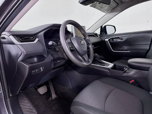 Used 2025 Toyota RAV4 XLE AWD/4WD image 9