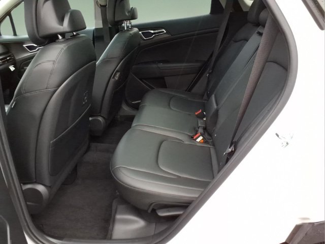 Used 2026 Kia Sportage EX w/ EX Panorama Roof Package FWD image 12