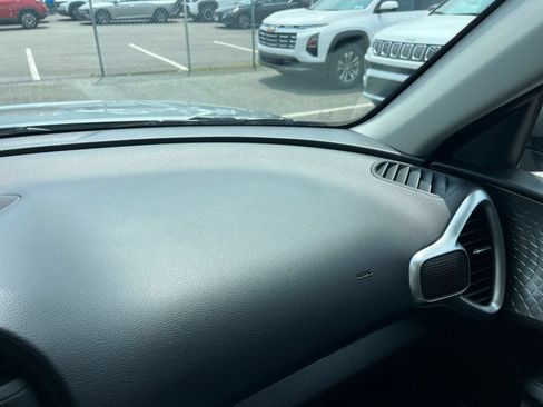 Used 2025 Kia Soul LX w/ LX Technology Package FWD image 33