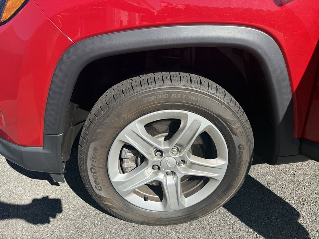 Used 2023 Jeep Compass Latitude w/ Convenience Group AWD/4WD image 29