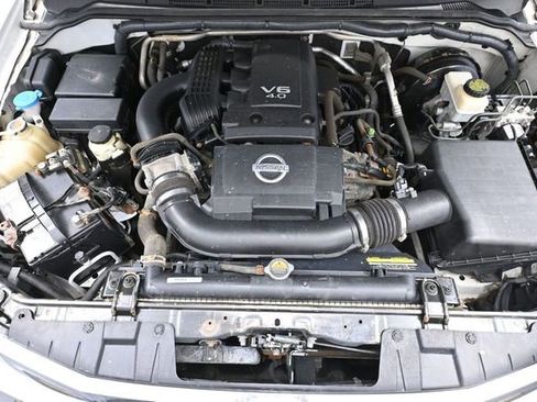 Used 2014 Nissan Frontier SV AWD/4WD image 42