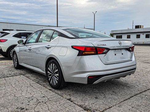 Used 2025 Nissan Altima 2.5 SV FWD image 4