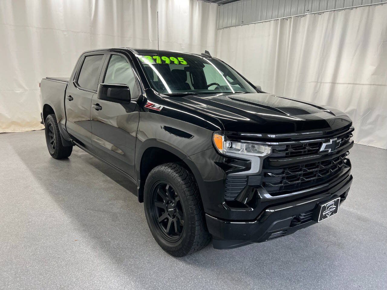 Used 2022 Chevrolet Silverado 1500 RST AWD/4WD image 3