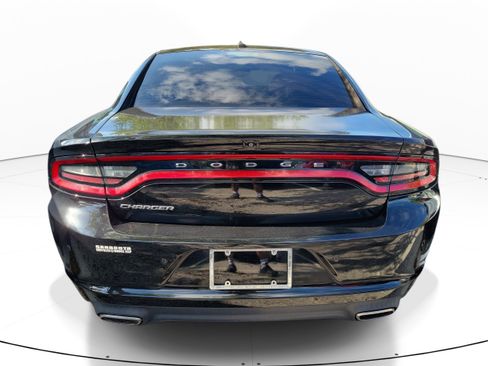 Used 2020 Dodge Charger SXT w/ Leather Interior Group RWD image 4