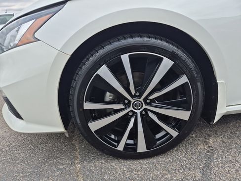 Used 2021 Nissan Altima 2.5 SR w/ SR Premium Package image 7