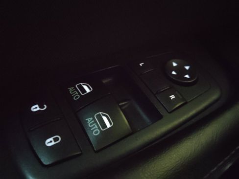 Used 2017 Dodge Challenger R/T image 27