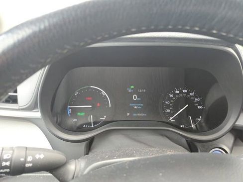 Used 2022 Toyota Sienna XLE AWD/4WD image 3