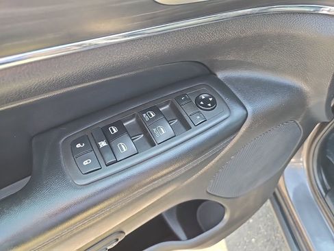 Used 2021 Jeep Grand Cherokee Limited image 10