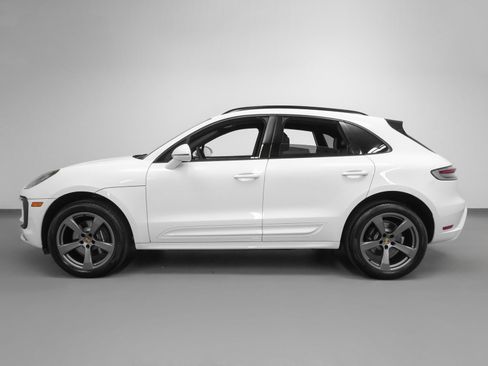 Used 2025 Porsche Macan image 2