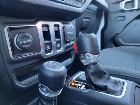 Certified 2025 Jeep Wrangler Sport S image 30