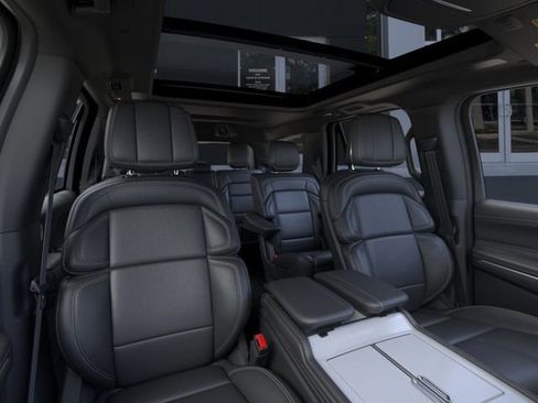 New 2026 Lincoln Navigator Reserve w/ Jet Appearance Package AWD/4WD image 10
