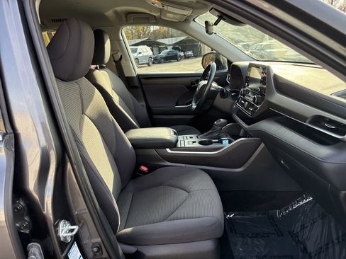 Used 2022 Toyota Highlander LE image 18