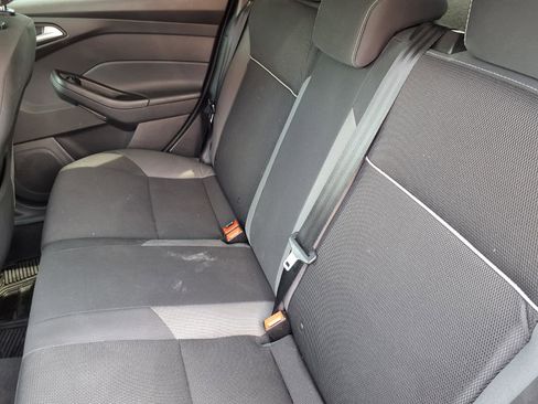 Used 2014 Ford Focus SE w/ SE Winter Package FWD image 7