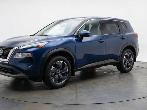 Used 2025 Nissan Rogue SV AWD/4WD image 3