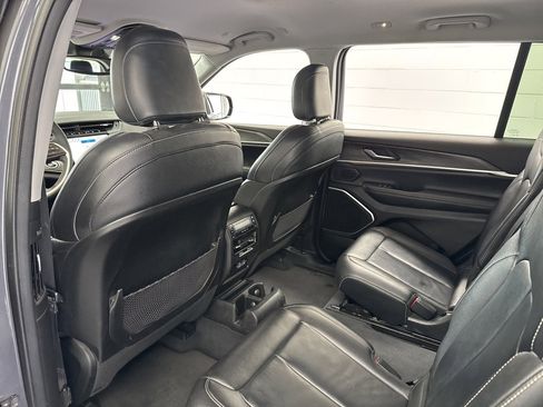 Used 2023 Jeep Grand Cherokee L Limited w/ Black Appearance Package image 44