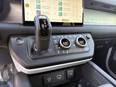 Used 2024 Land Rover Defender 130 X-Dynamic SE image 26