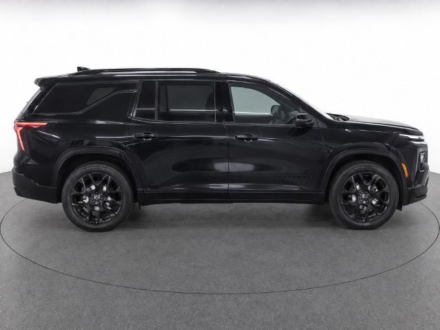 Used 2025 Chevrolet Traverse RS w/ LPO, Floor Liner Package FWD image 4