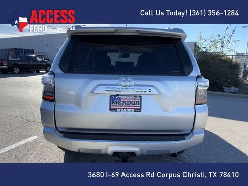 Used 2022 Toyota 4Runner SR5 AWD/4WD image 5
