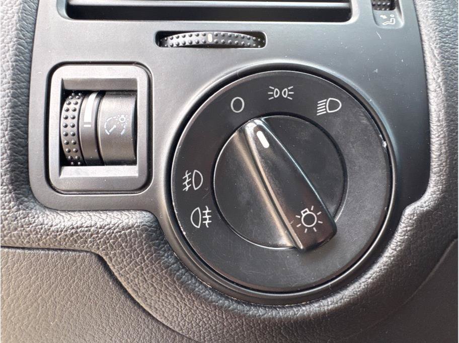 Used 2004 Volkswagen R32 AWD/4WD image 21
