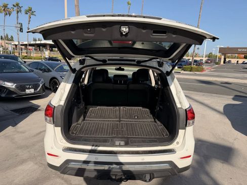 Used 2015 Nissan Pathfinder Platinum w/ Cargo Package FWD image 20
