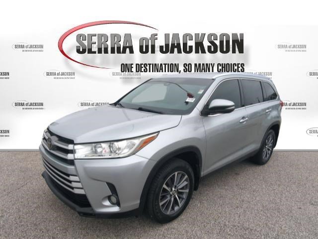 Used 2019 Toyota Highlander XLE AWD/4WD image 4