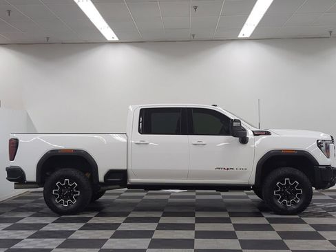 Used 2025 GMC Sierra 2500 AT4X AWD/4WD image 8