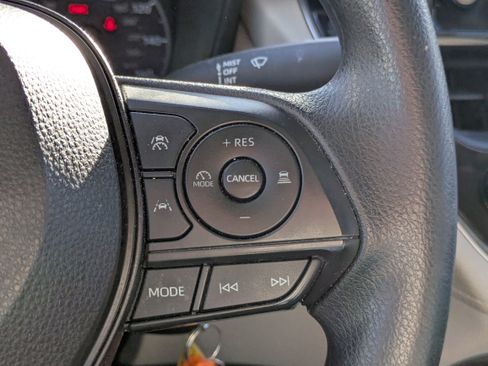 Used 2023 Toyota Corolla Cross L image 16